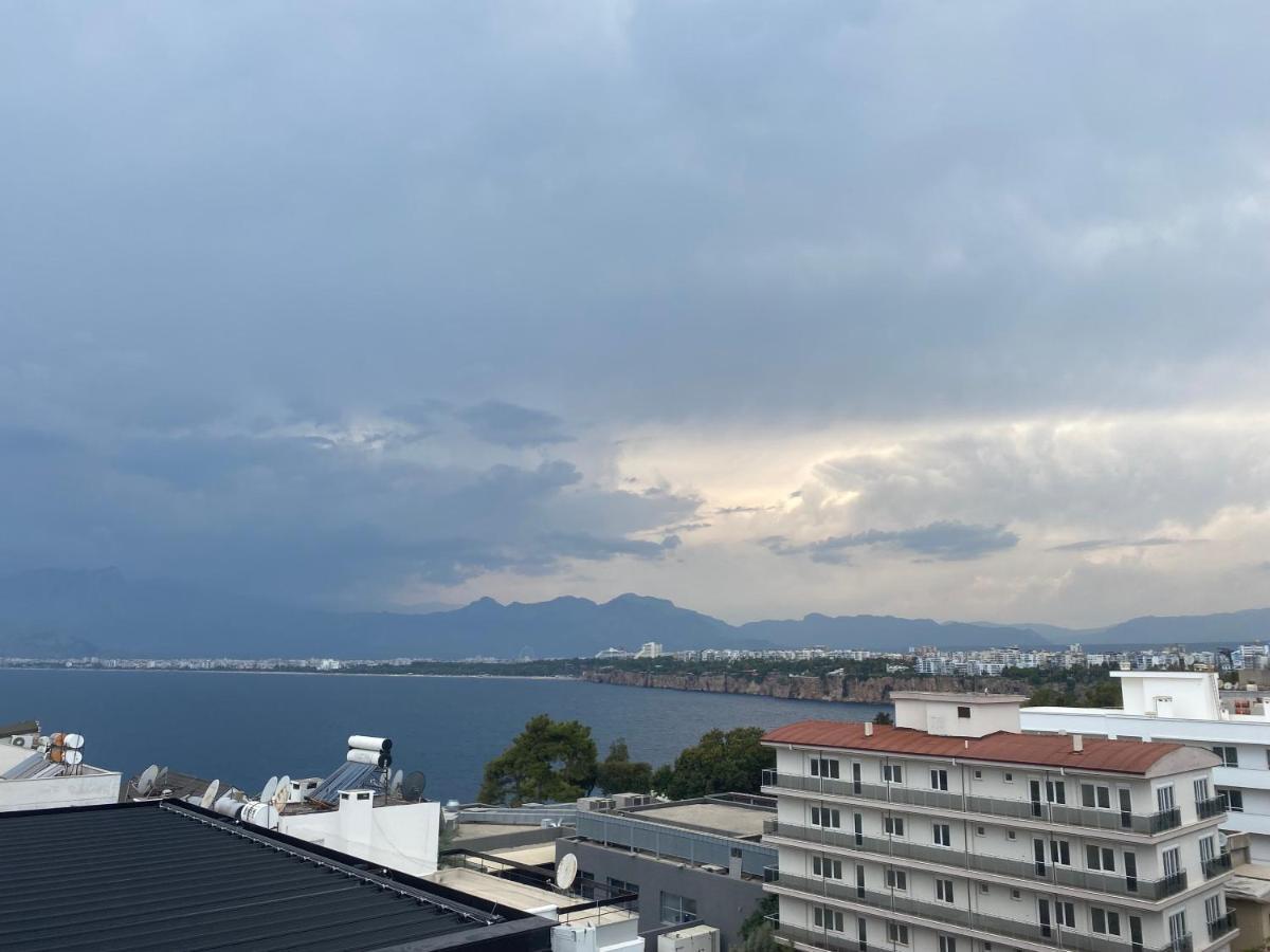In The Middle Hotel 安塔利亚 外观 照片