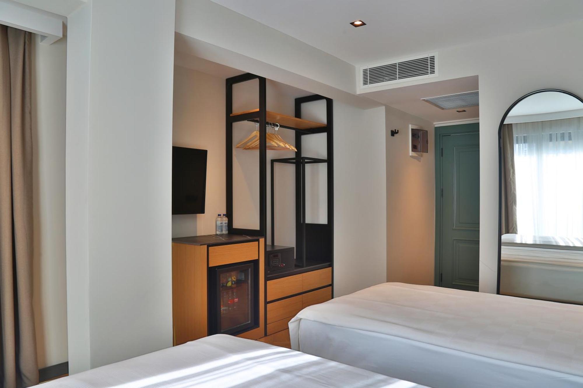 In The Middle Hotel 安塔利亚 外观 照片