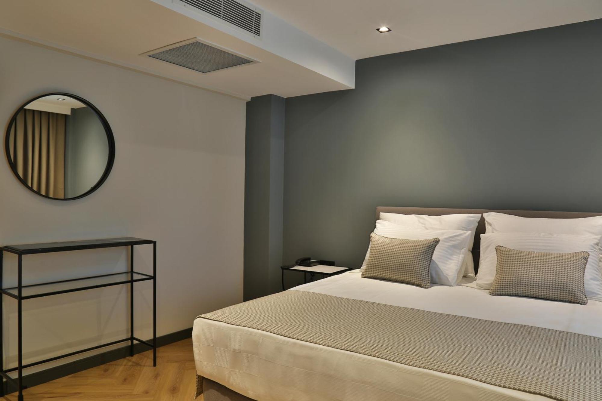 In The Middle Hotel 安塔利亚 外观 照片