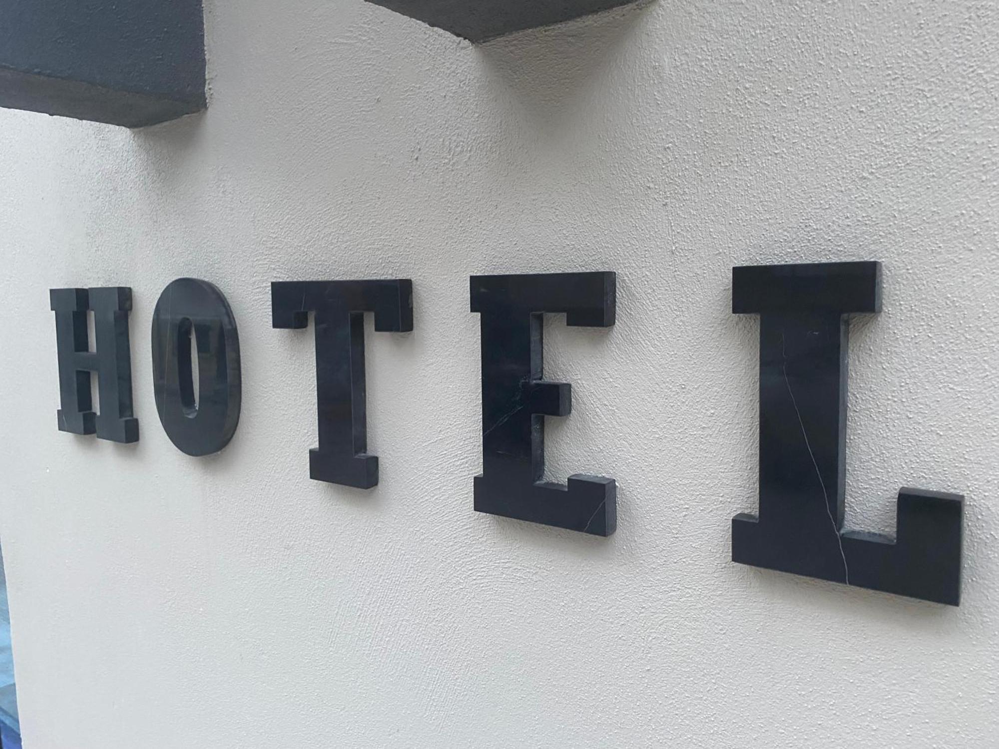 In The Middle Hotel 安塔利亚 外观 照片