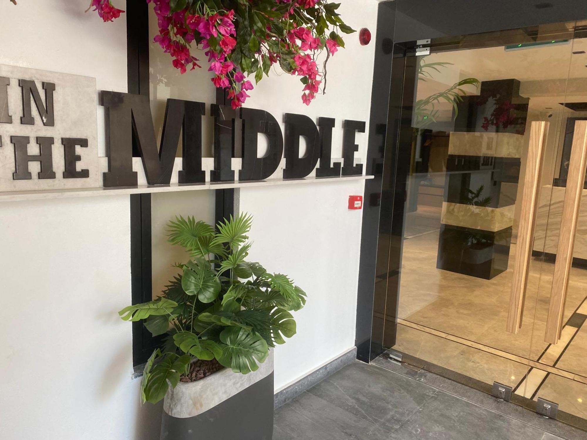 In The Middle Hotel 安塔利亚 外观 照片