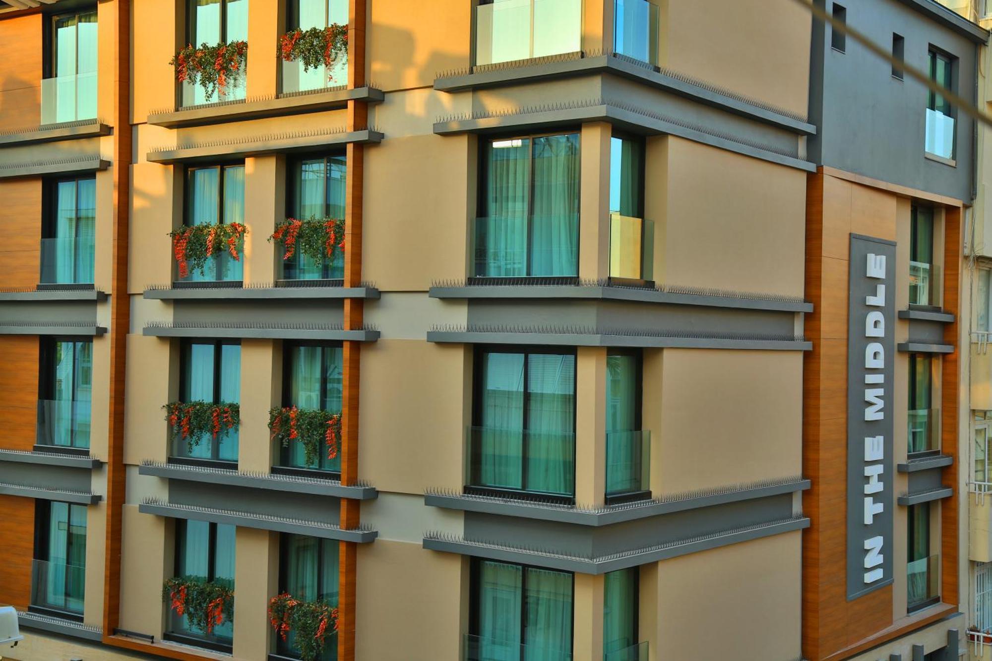 In The Middle Hotel 安塔利亚 外观 照片