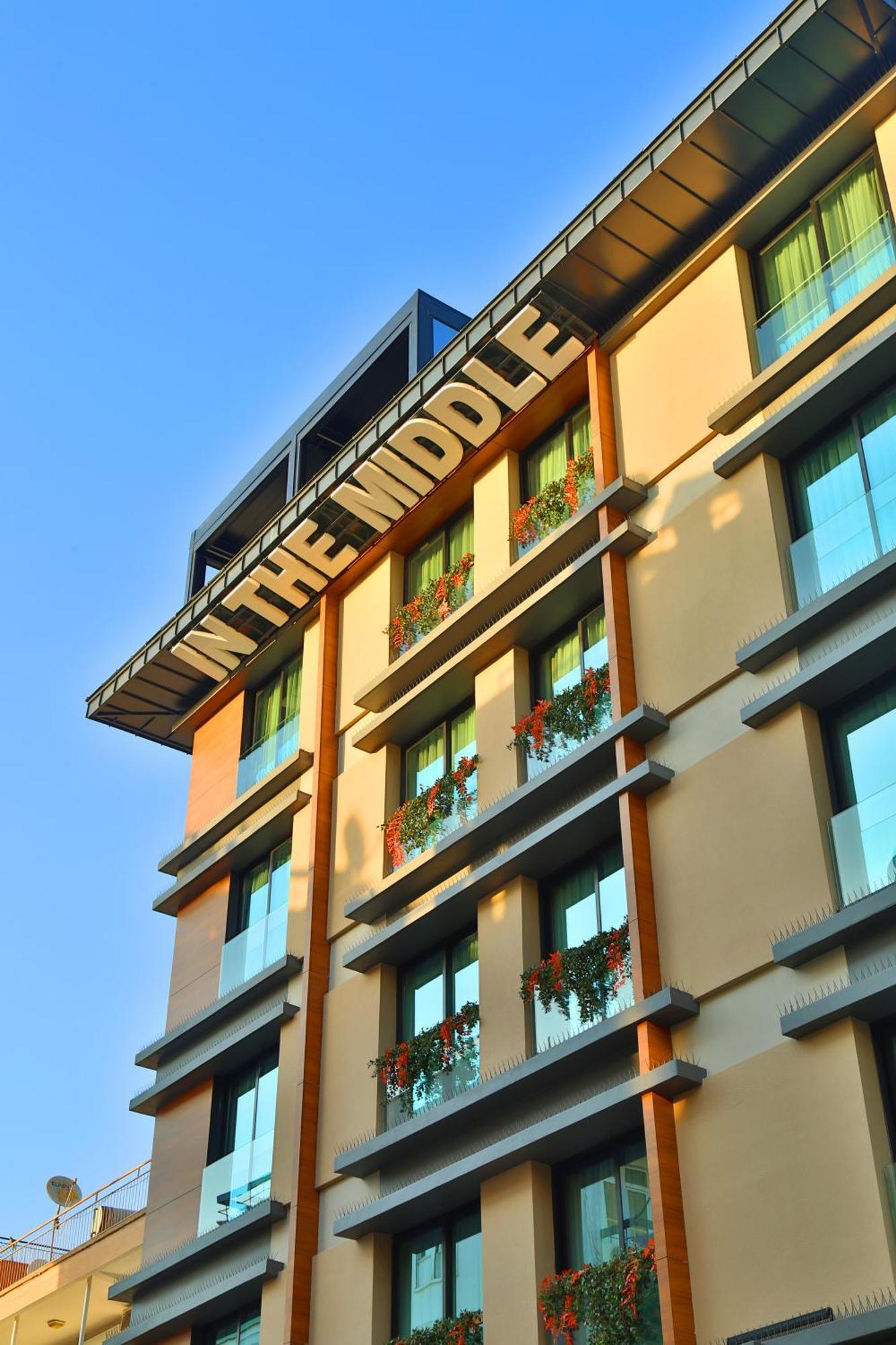 In The Middle Hotel 安塔利亚 外观 照片